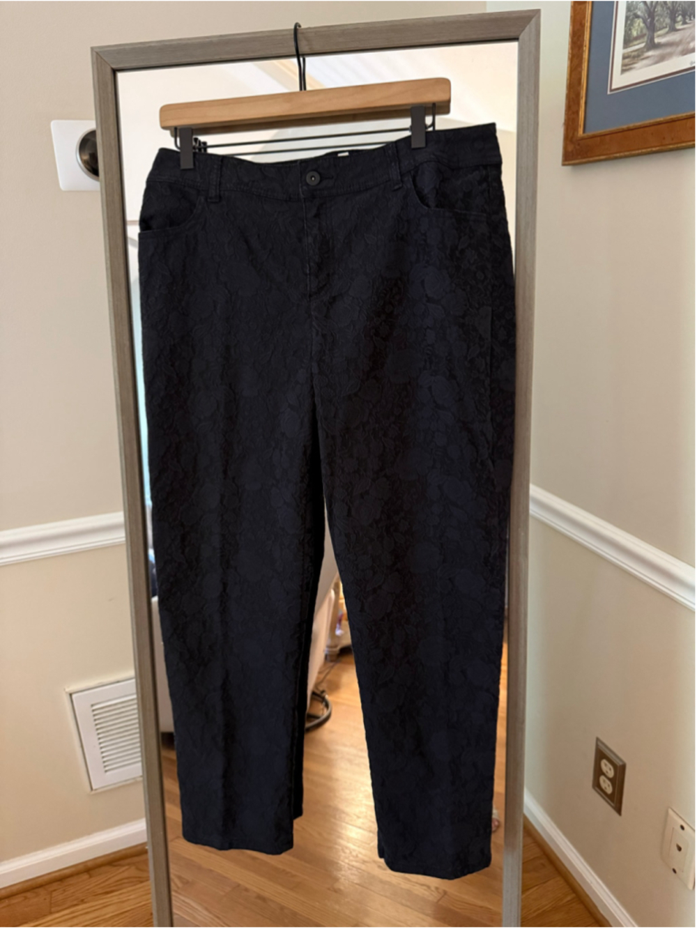 Women's Chico's Black Textured Trousers Size 1